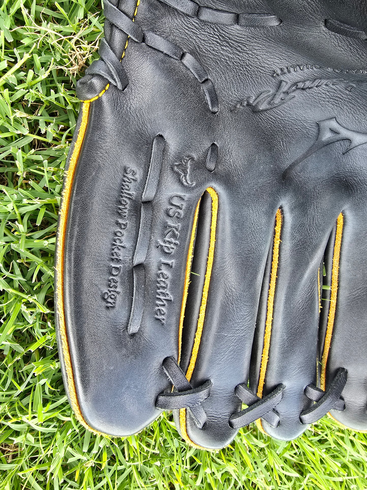Mizuno Pro GMP2BK-600S – 11.75” Infield Glove – Black/Yellow – Kip Leather