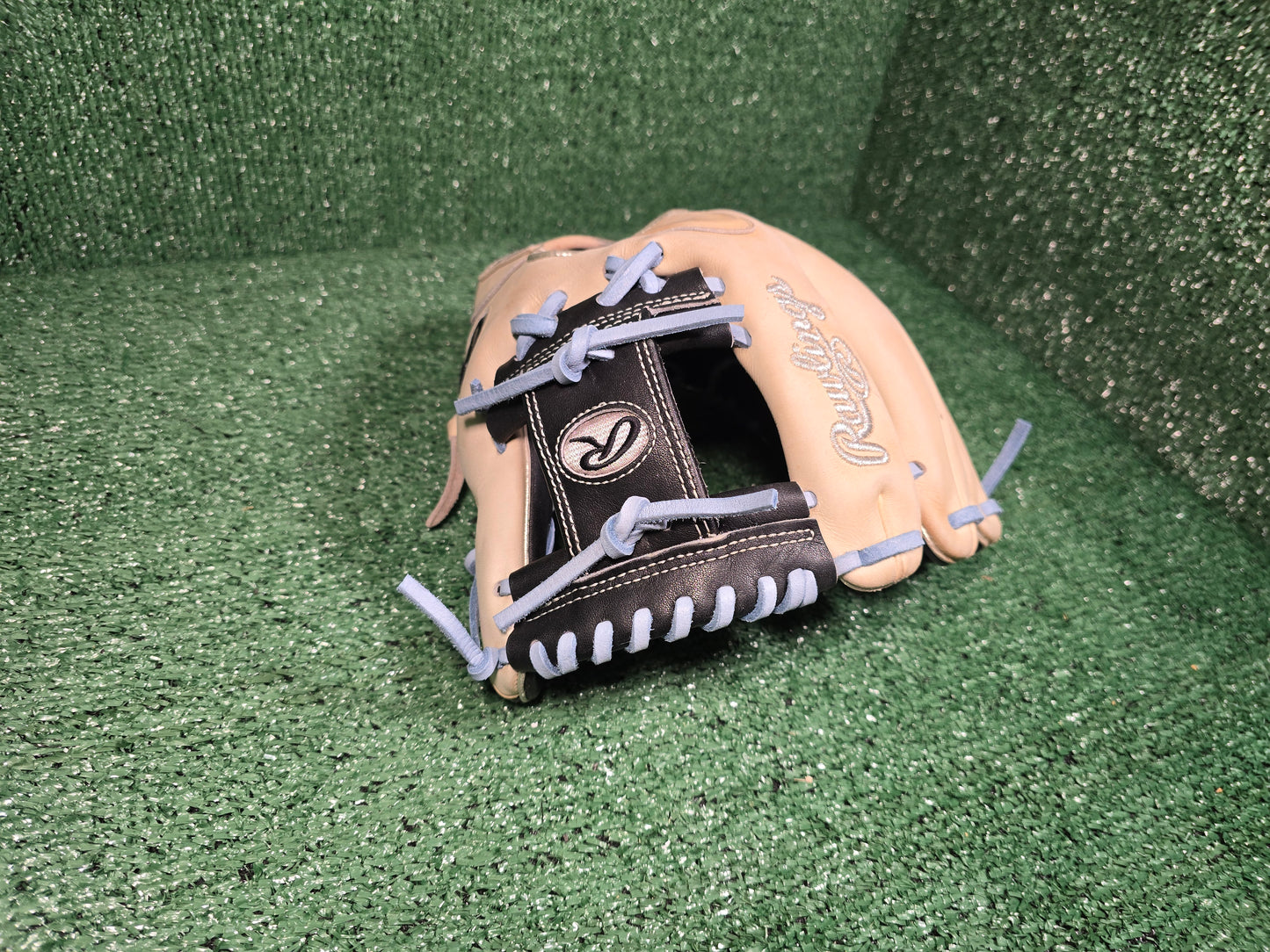 Rawlings Heart of the Hide 11.75" RH Infielders glove.