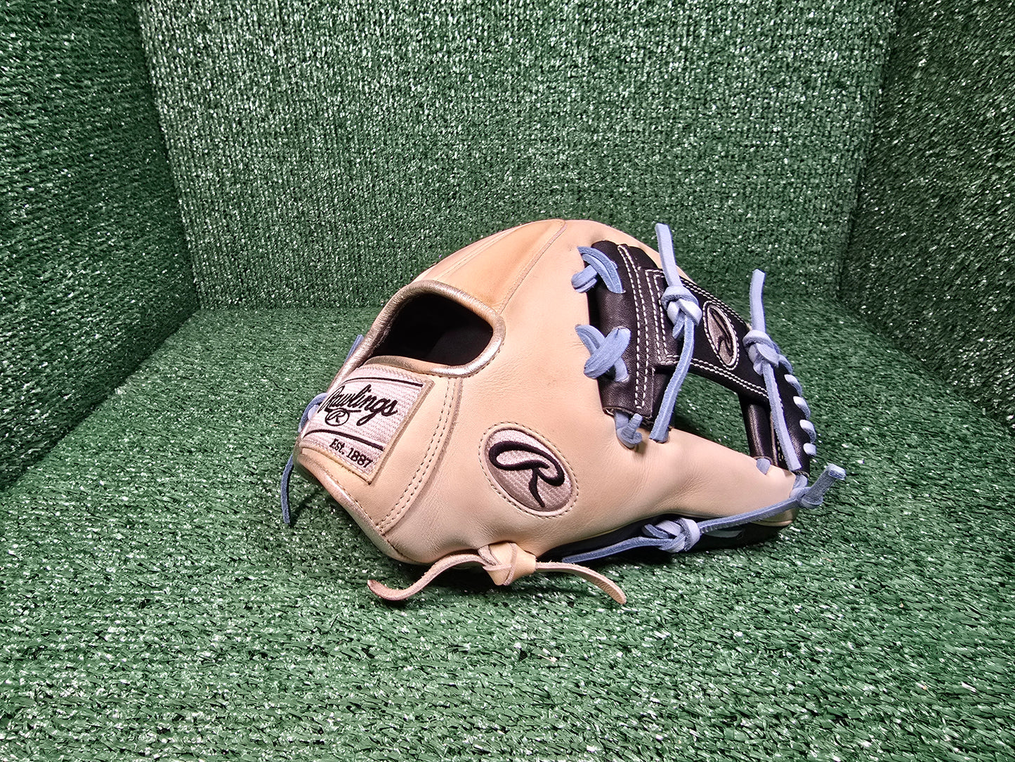 Rawlings Heart of the Hide 11.75" RH Infielders glove.
