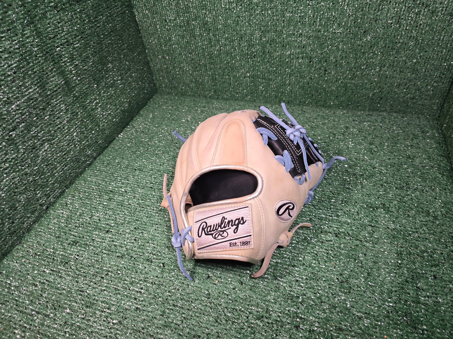 Rawlings Heart of the Hide 11.75" RH Infielders glove.