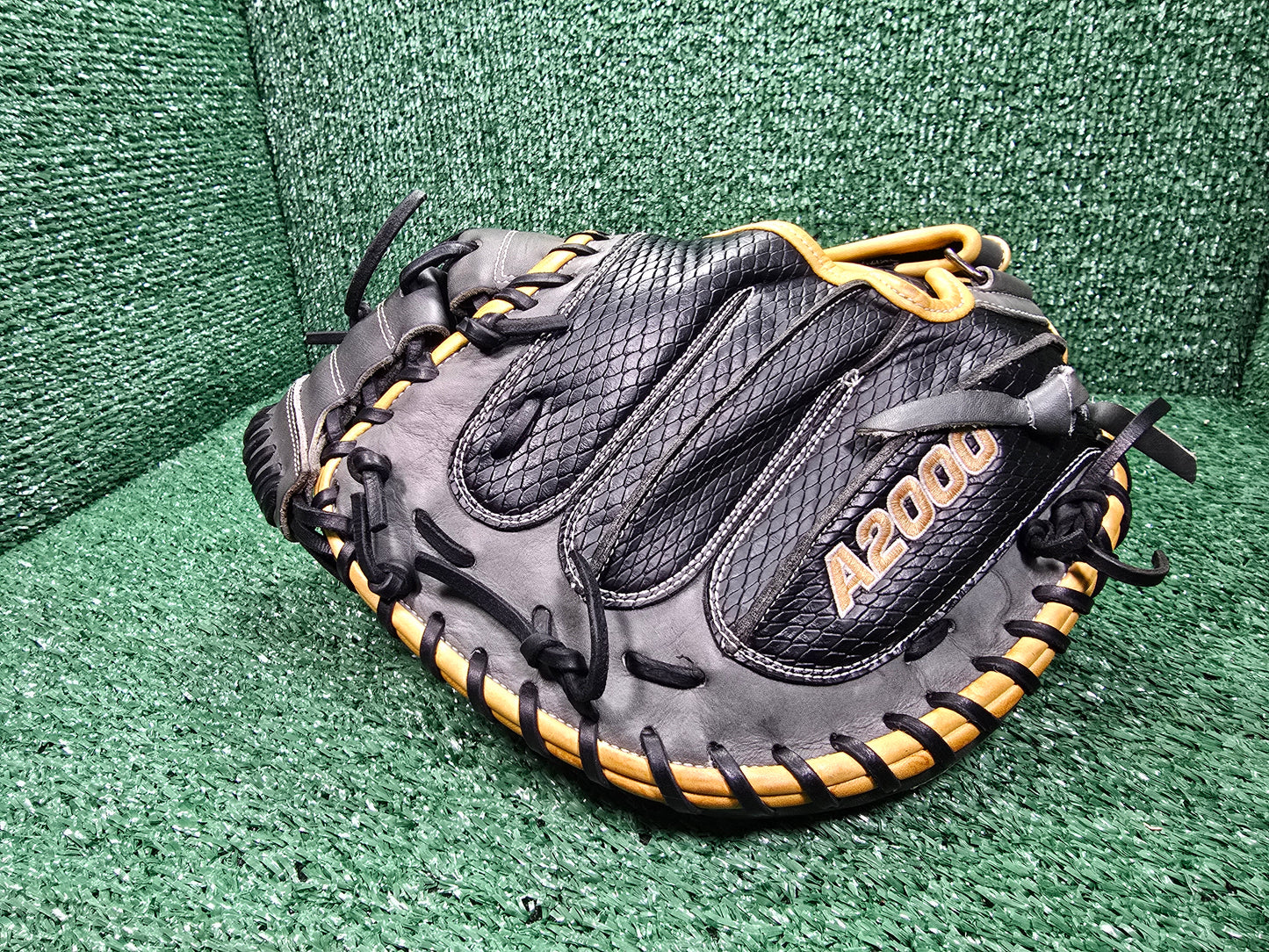 A2000 Pro Stock PF33 Catcher's Mitt - Excellent Condition