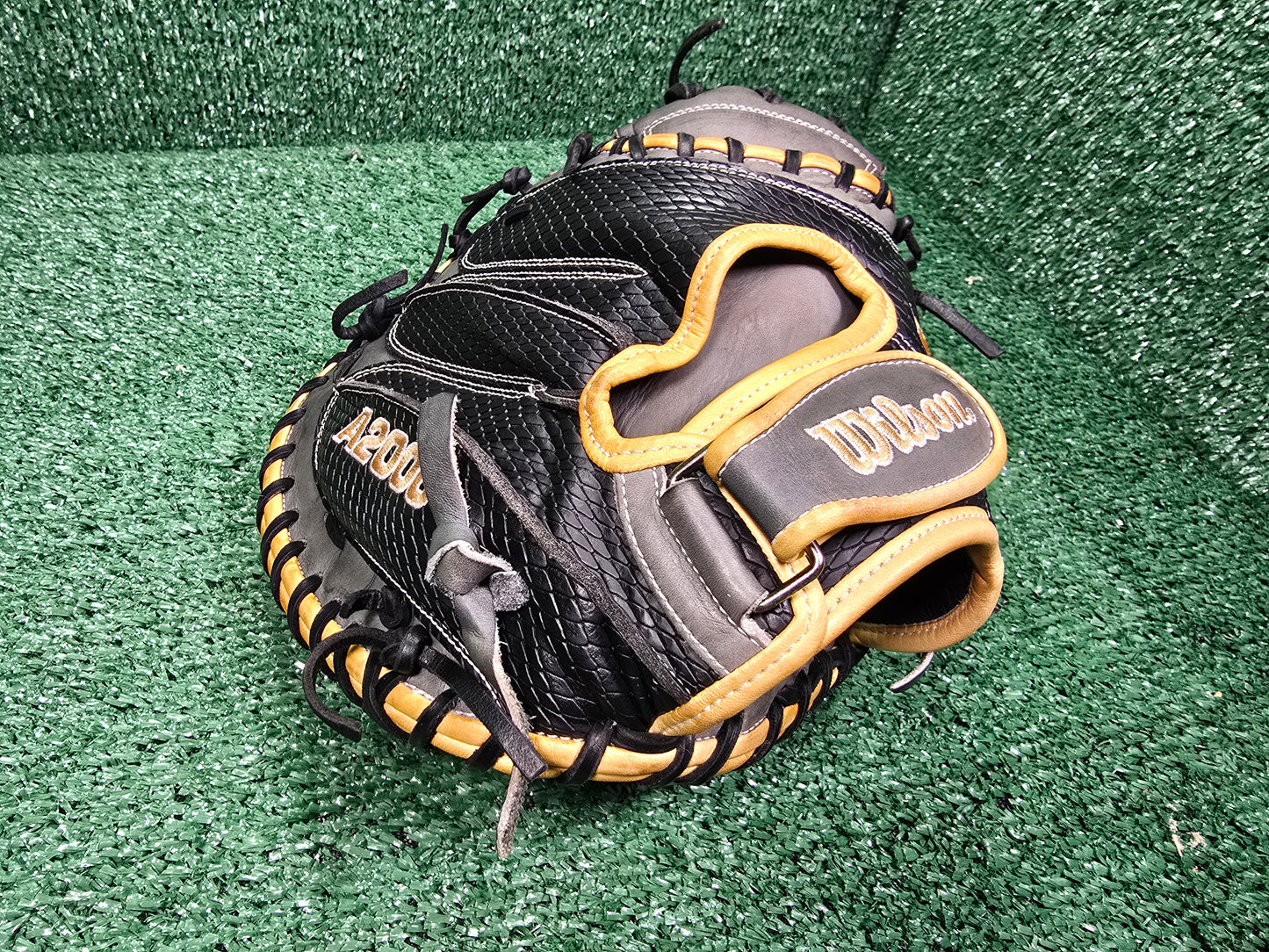 A2000 Pro Stock PF33 Catcher's Mitt - Excellent Condition