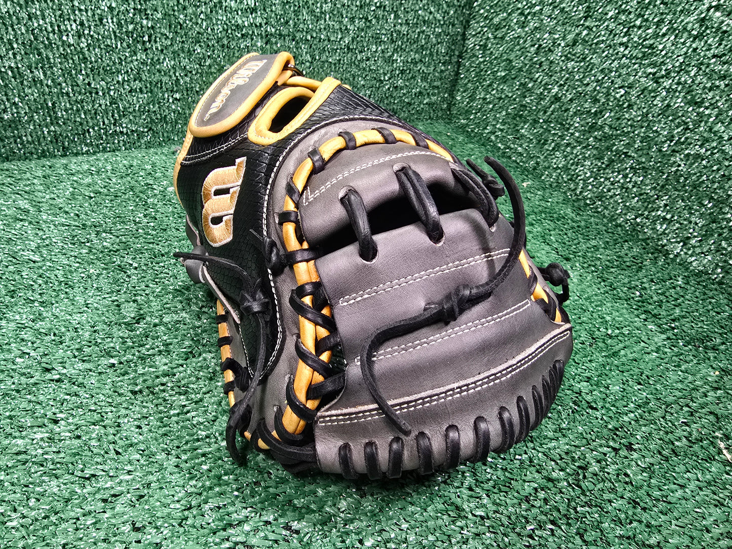 A2000 Pro Stock PF33 Catcher's Mitt - Excellent Condition
