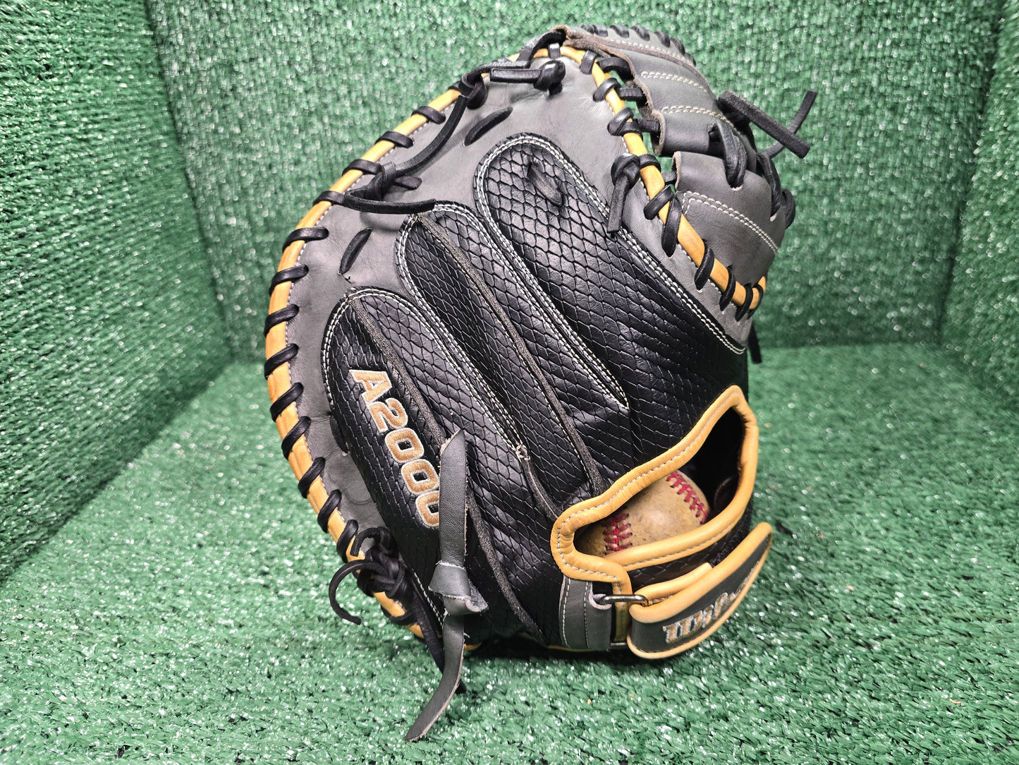 A2000 Pro Stock PF33 Catcher's Mitt - Excellent Condition