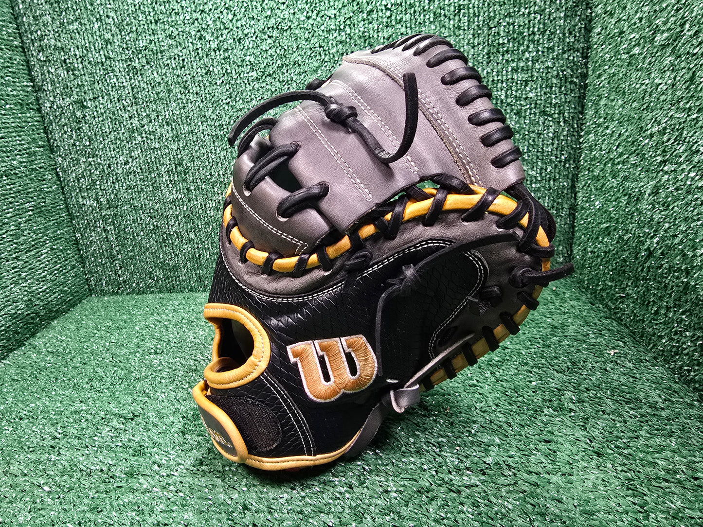 A2000 Pro Stock PF33 Catcher's Mitt - Excellent Condition