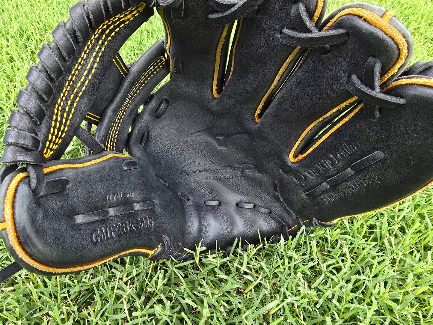 Mizuno Pro GMP2BK-600S – 11.75” Infield Glove – Black/Yellow – Kip Leather