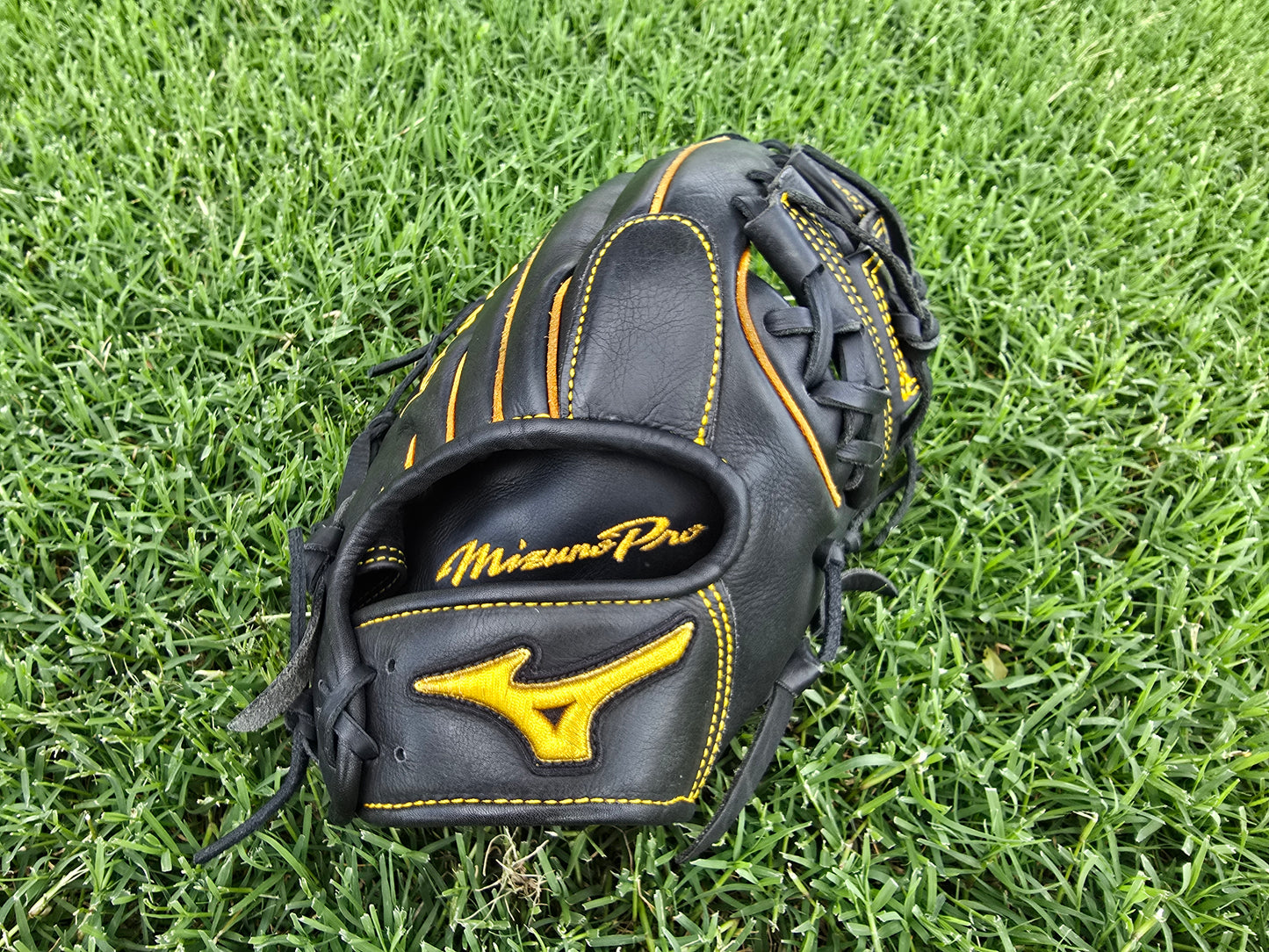 Mizuno Pro GMP2BK-600S – 11.75” Infield Glove – Black/Yellow – Kip Leather