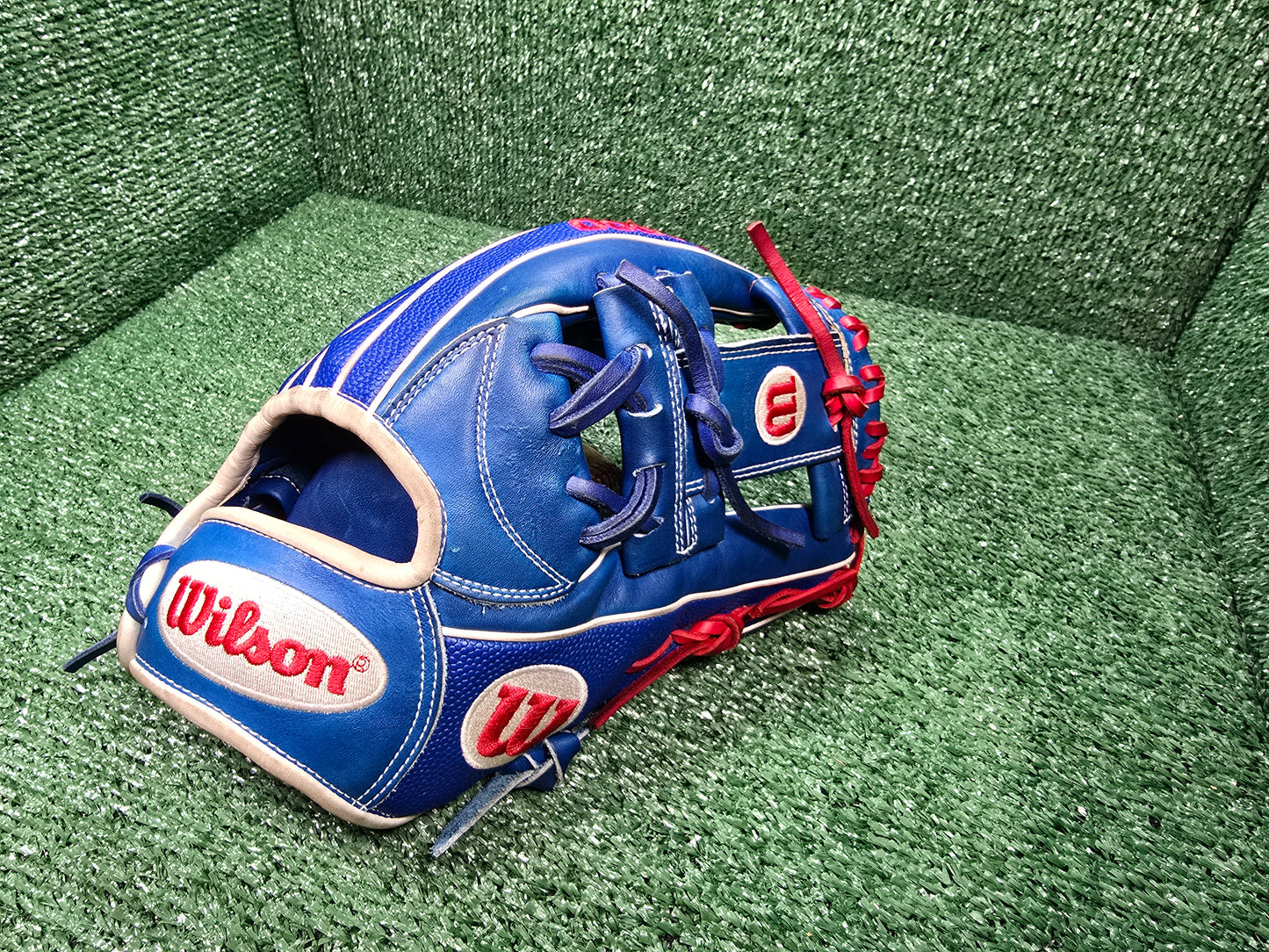 Wilson A2000 SuperSkin VG27 12.25" (Excellent Condition and Broken In)