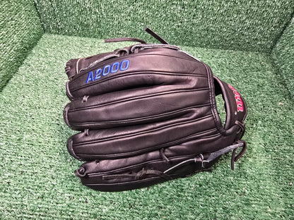 Wilson A2000 12.5” Pitcher’s Glove
