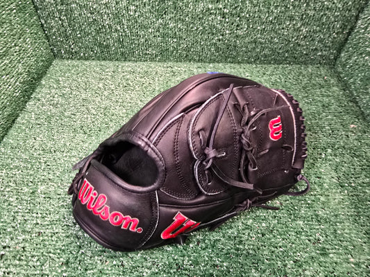 Wilson A2000 12.5” Pitcher’s Glove