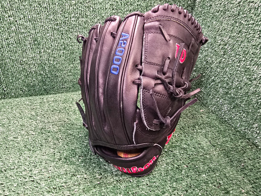 Wilson A2000 12.5” Pitcher’s Glove