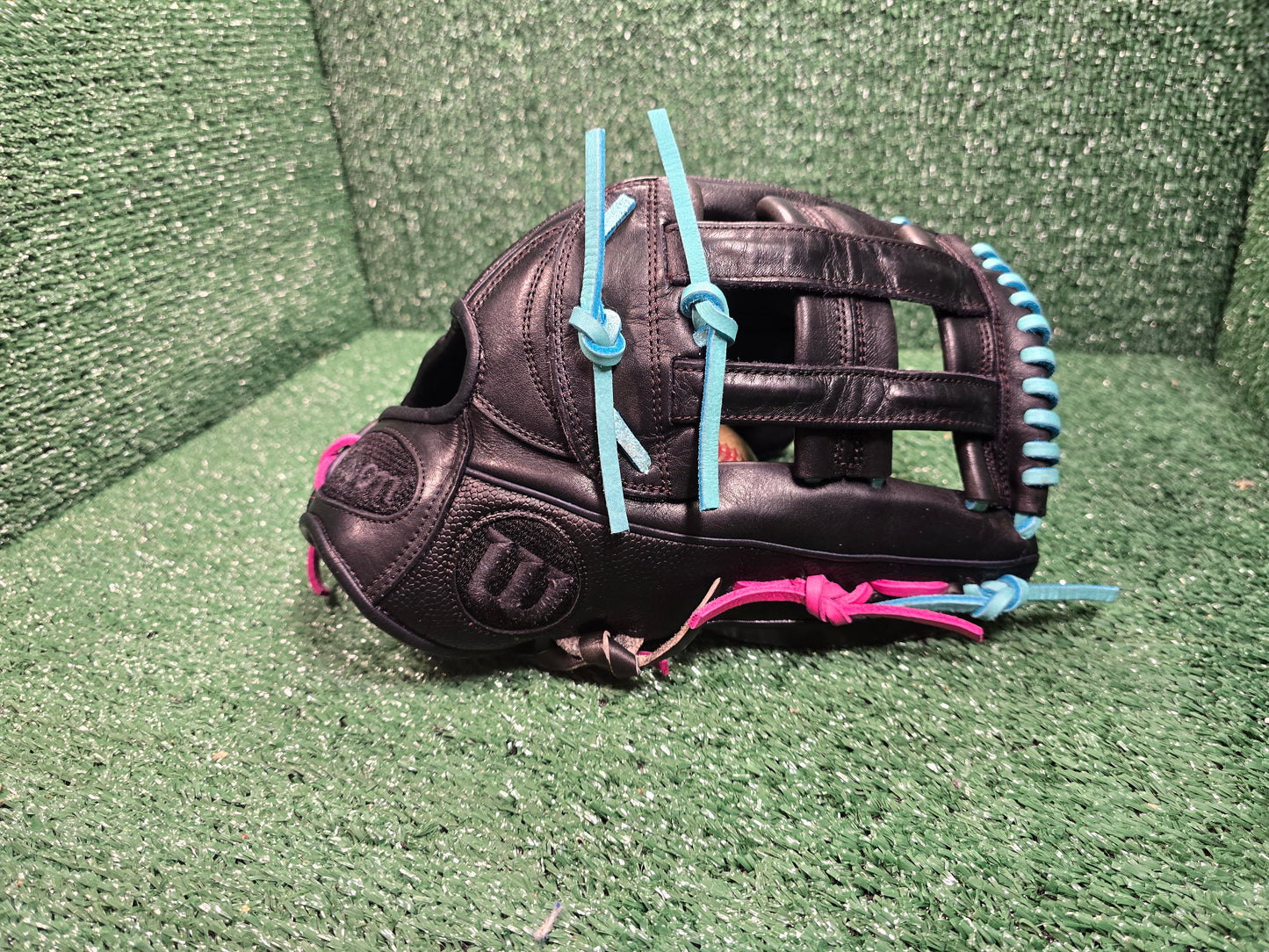Wilson A2000 1799 – 12.75" Outfield Glove (Custom Turquoise & Pink Relace)