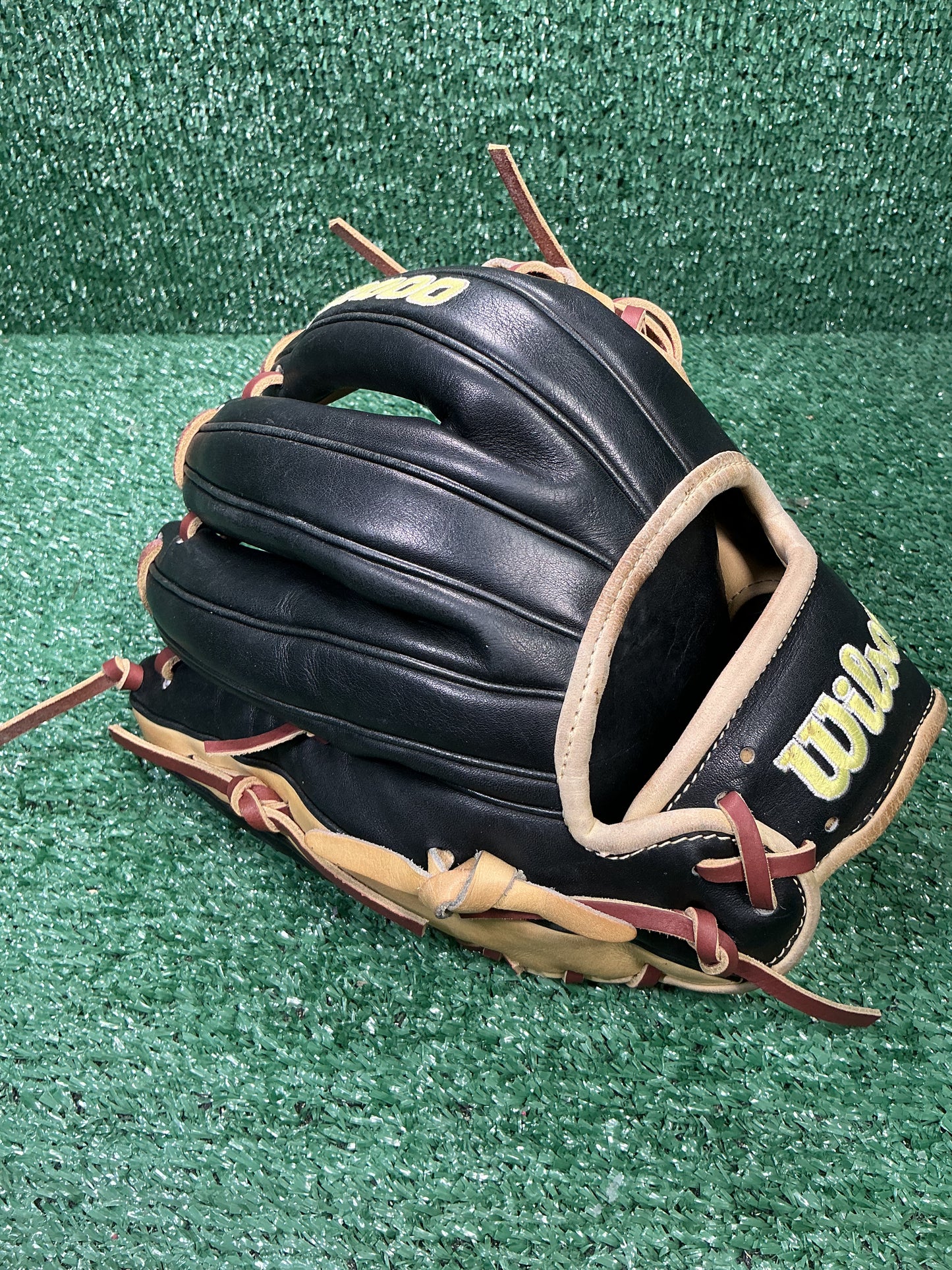 Wilson A2000 1786 11.5" Infield Glove – I-Web, Pro Stock Leather – Blonde/Black – Freshly Relaced In Chestnut